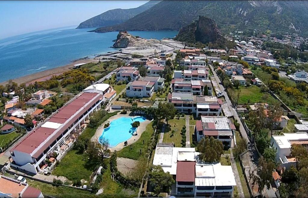 Menichetta Bilo 5 Posti Con Piscina Gratuita Dal 13 Luglio Al 1 Settembre Apartment Vulcano  Exterior photo